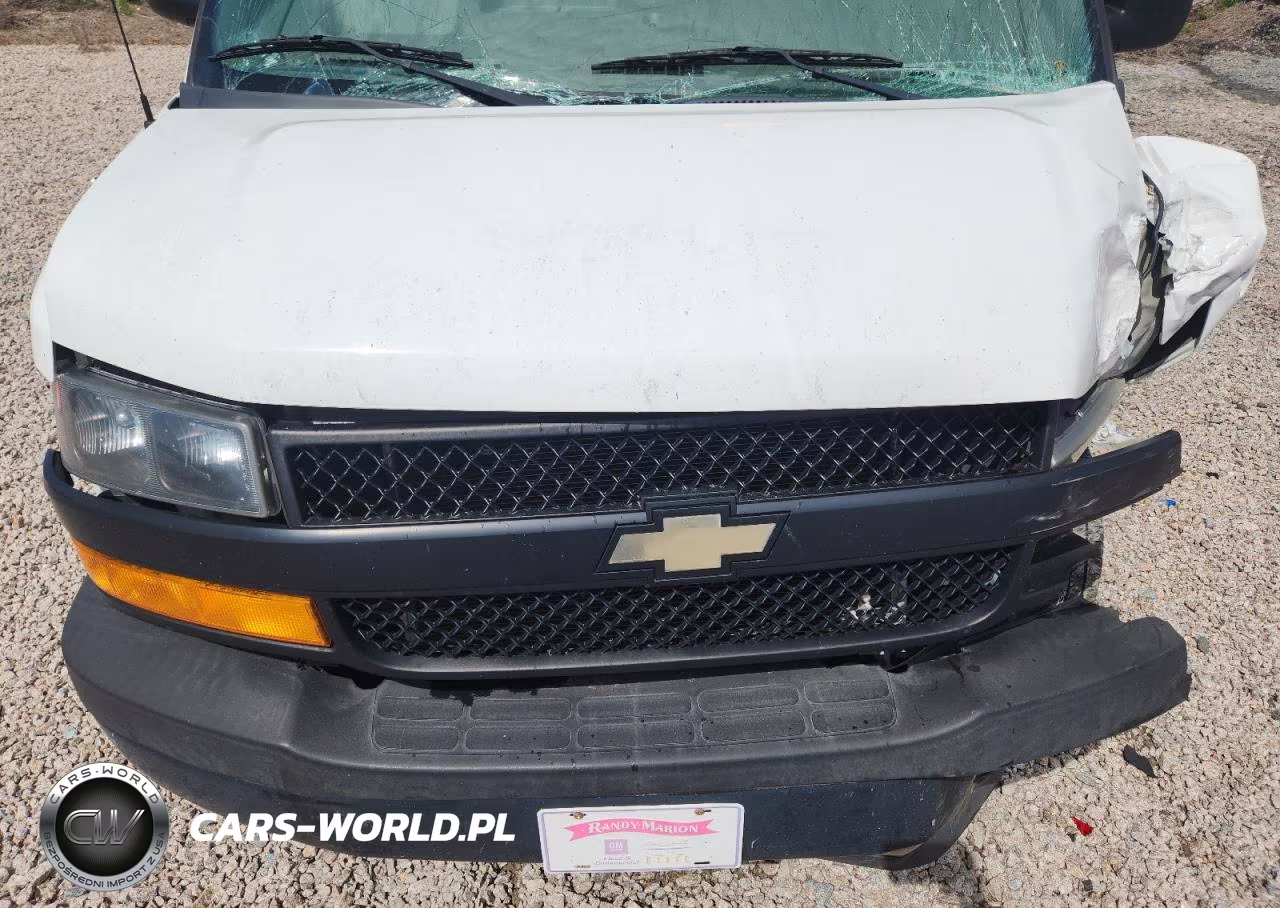 2018 Chevrolet Express G2500 VIN:1GCWGAFP1J1197823 - 12