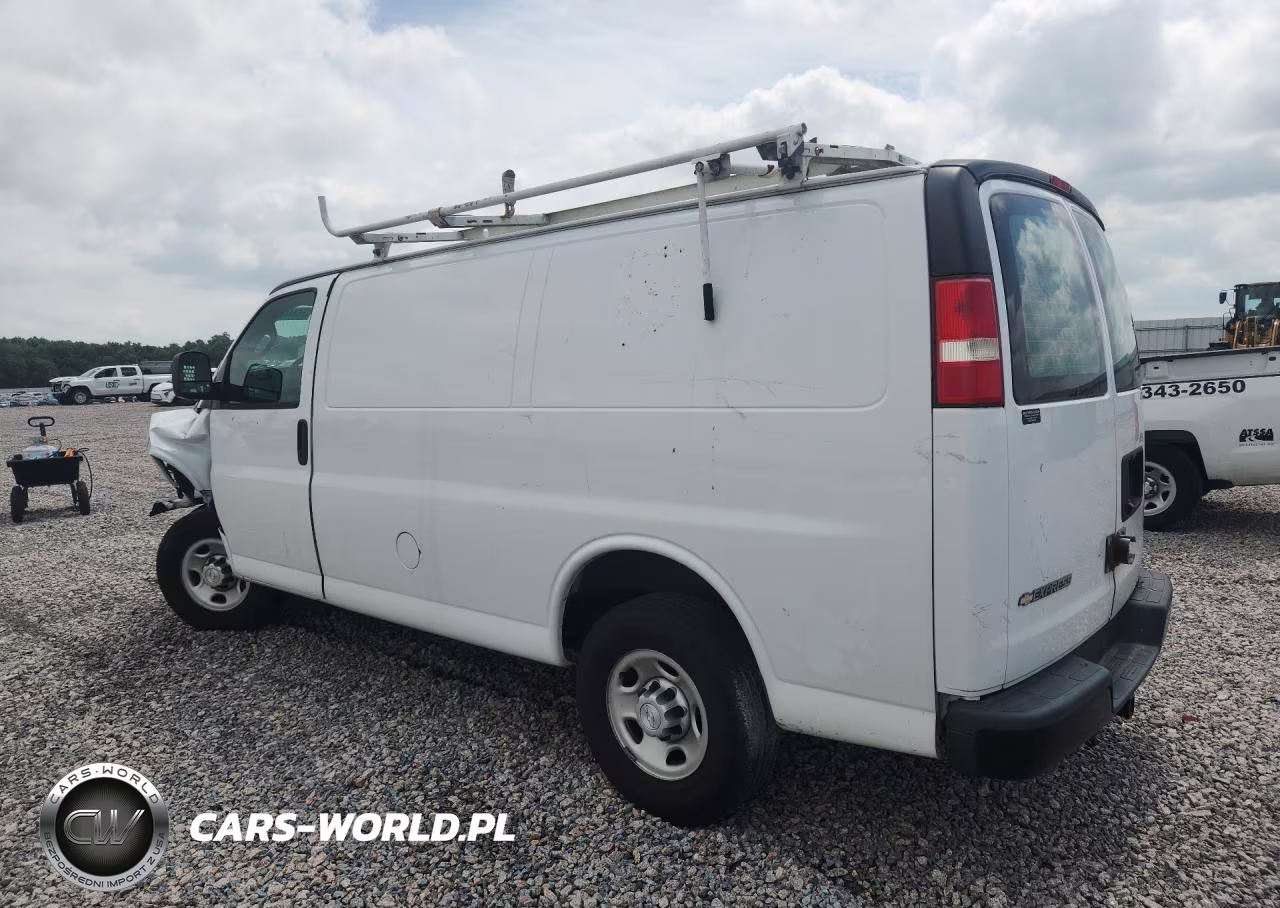 2018 Chevrolet Express G2500 VIN:1GCWGAFP1J1197823 - 2