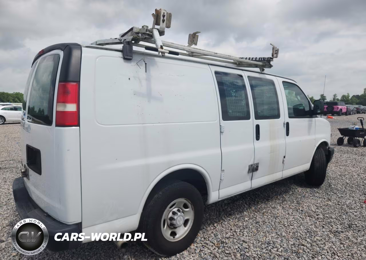 2018 Chevrolet Express G2500 VIN:1GCWGAFP1J1197823 - 3