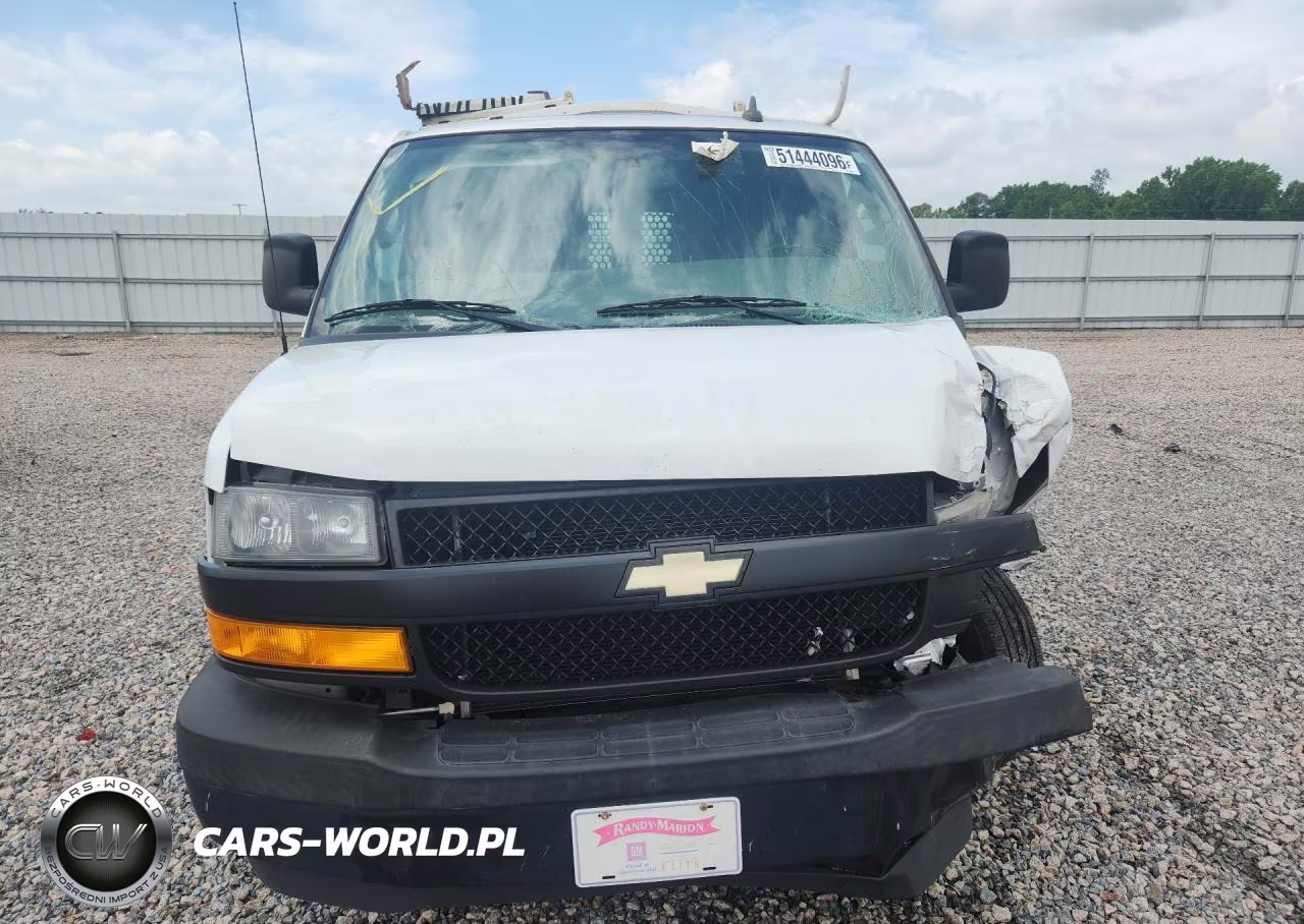 2018 Chevrolet Express G2500 VIN:1GCWGAFP1J1197823 - 5