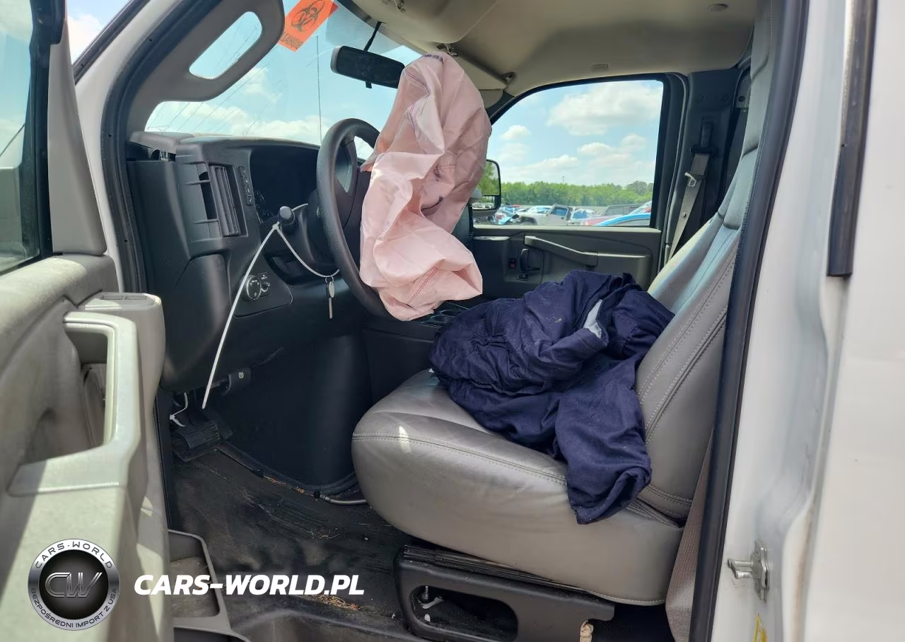 2018 Chevrolet Express G2500 VIN:1GCWGAFP1J1197823 - 7