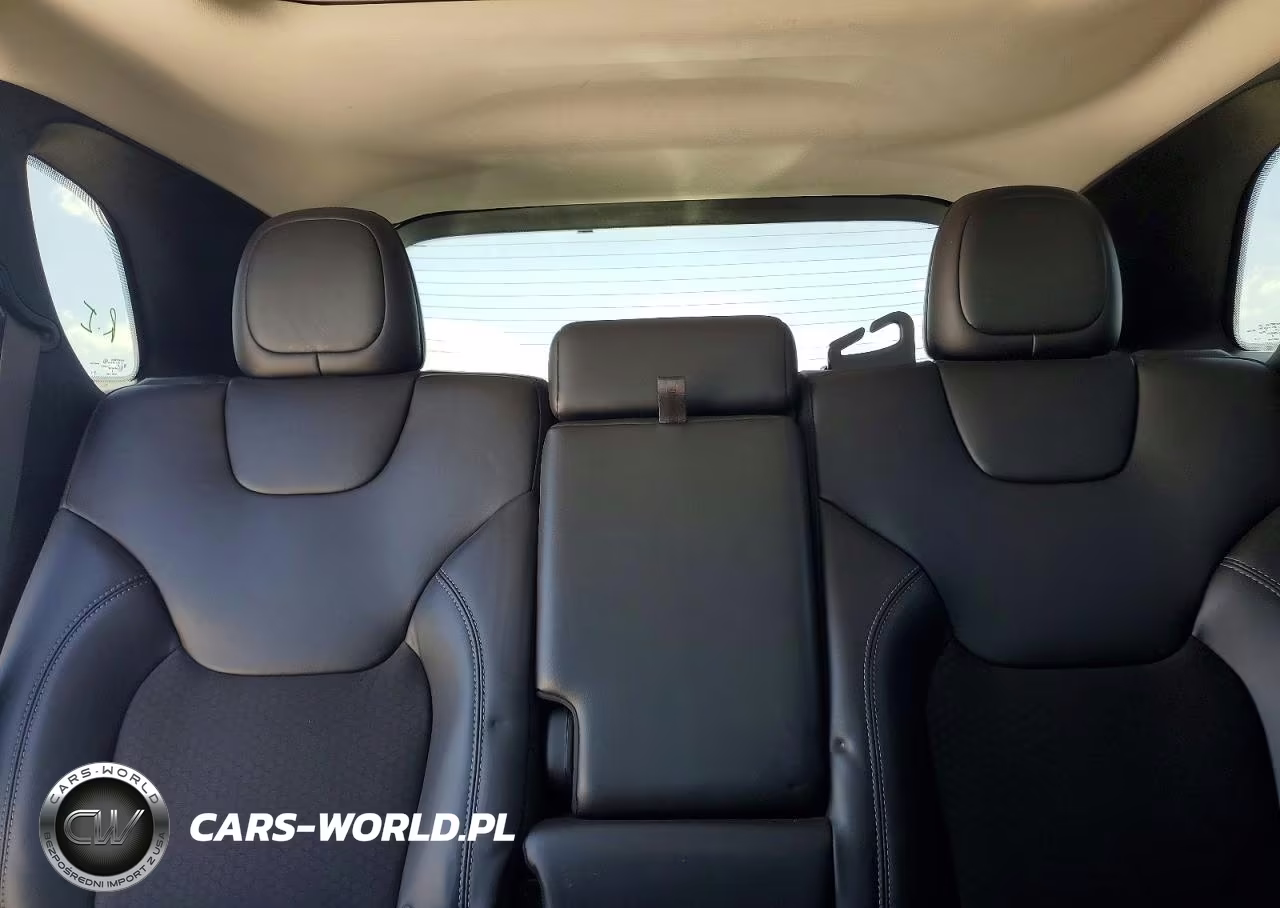 2019 Jeep Cherokee Latitude Plus VIN:1C4PJMLB0KD453014 - 10