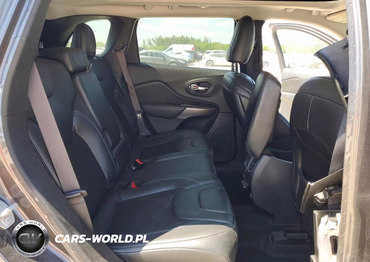 2019 Jeep Cherokee Latitude Plus VIN:1C4PJMLB0KD453014 - 11
