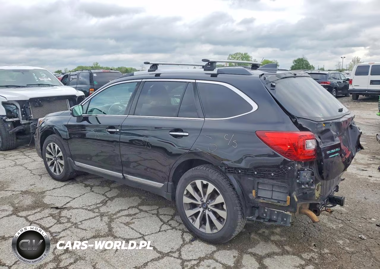 2018 Subaru Outback Touring VIN:4S4BSATC2J3357383 - 2