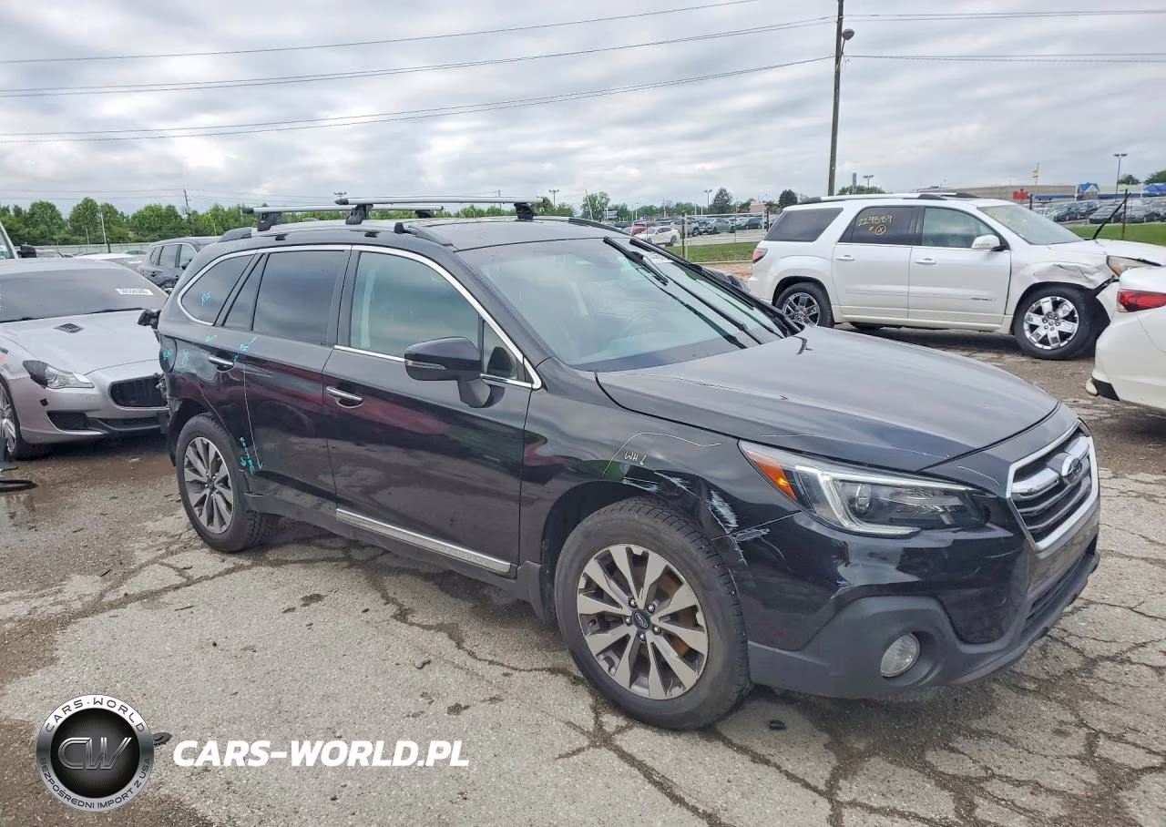 2018 Subaru Outback Touring VIN:4S4BSATC2J3357383 - 4