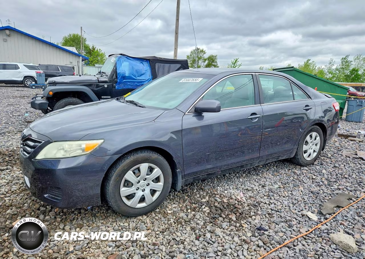 2011 Toyota Camry Le – zdjęcie 1 z 12