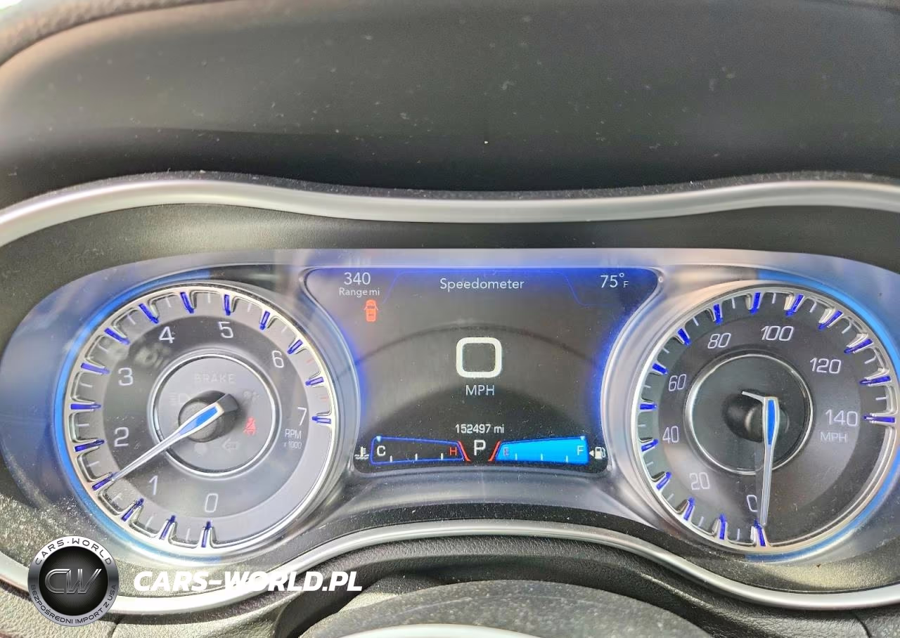 2018 Chrysler 300 Limited VIN:2C3CCAEG4JH123284 - 9