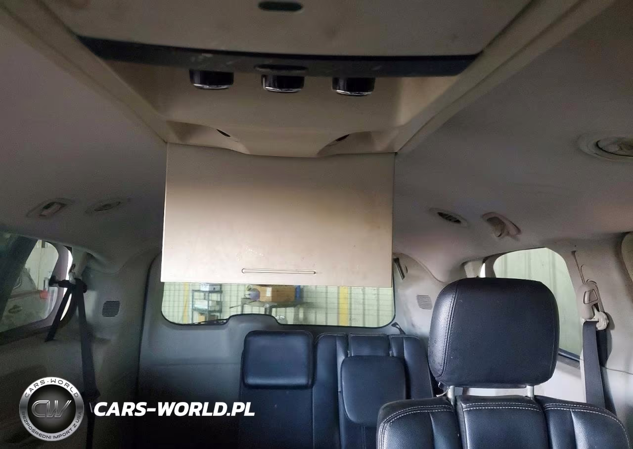 2014 Chrysler Town & Country Touring VIN:2C4RC1BGXER435068 - 10
