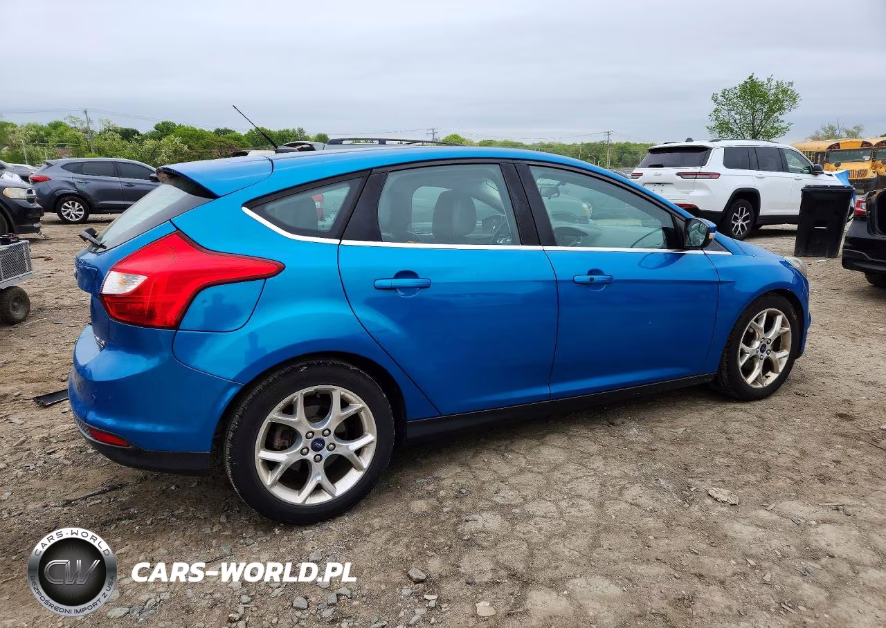 2014 Ford Focus Titanium VIN:1FADP3N2XEL458374 - 3