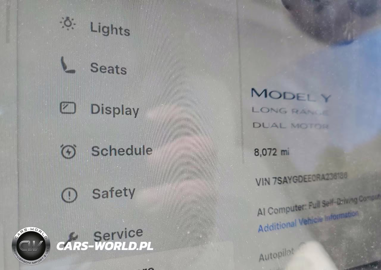 2024 Tesla Model Y VIN:7SAYGDEE0RA236186 - 9
