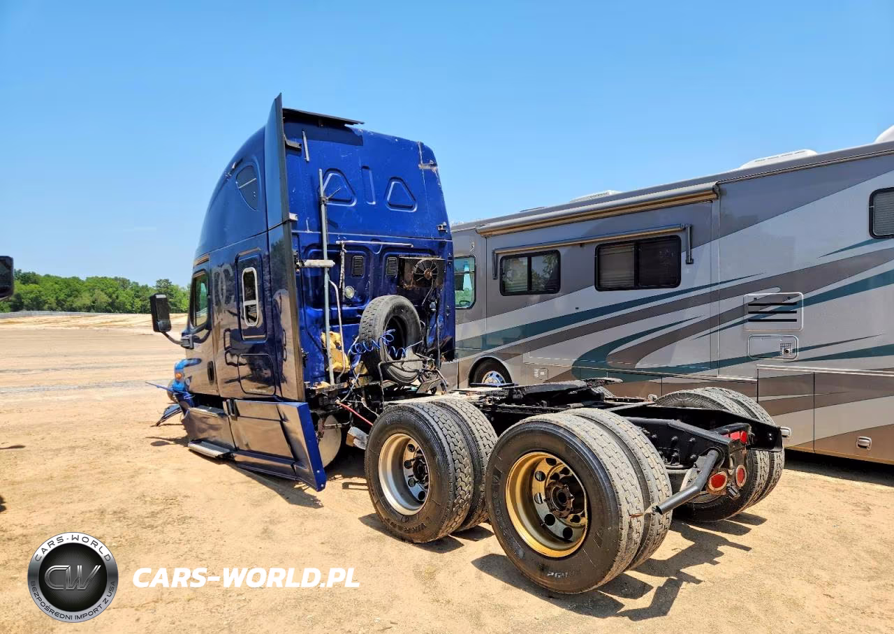 2015 Freightliner Cascadia Semi Truck VIN:3AKJGLD53FSFU4944 - 3