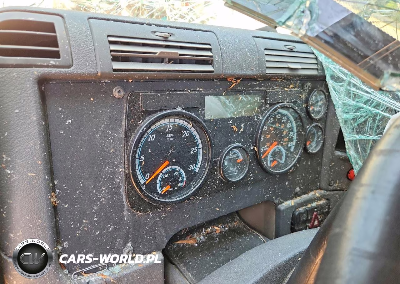 2015 Freightliner Cascadia Semi Truck VIN:3AKJGLD53FSFU4944 - 8