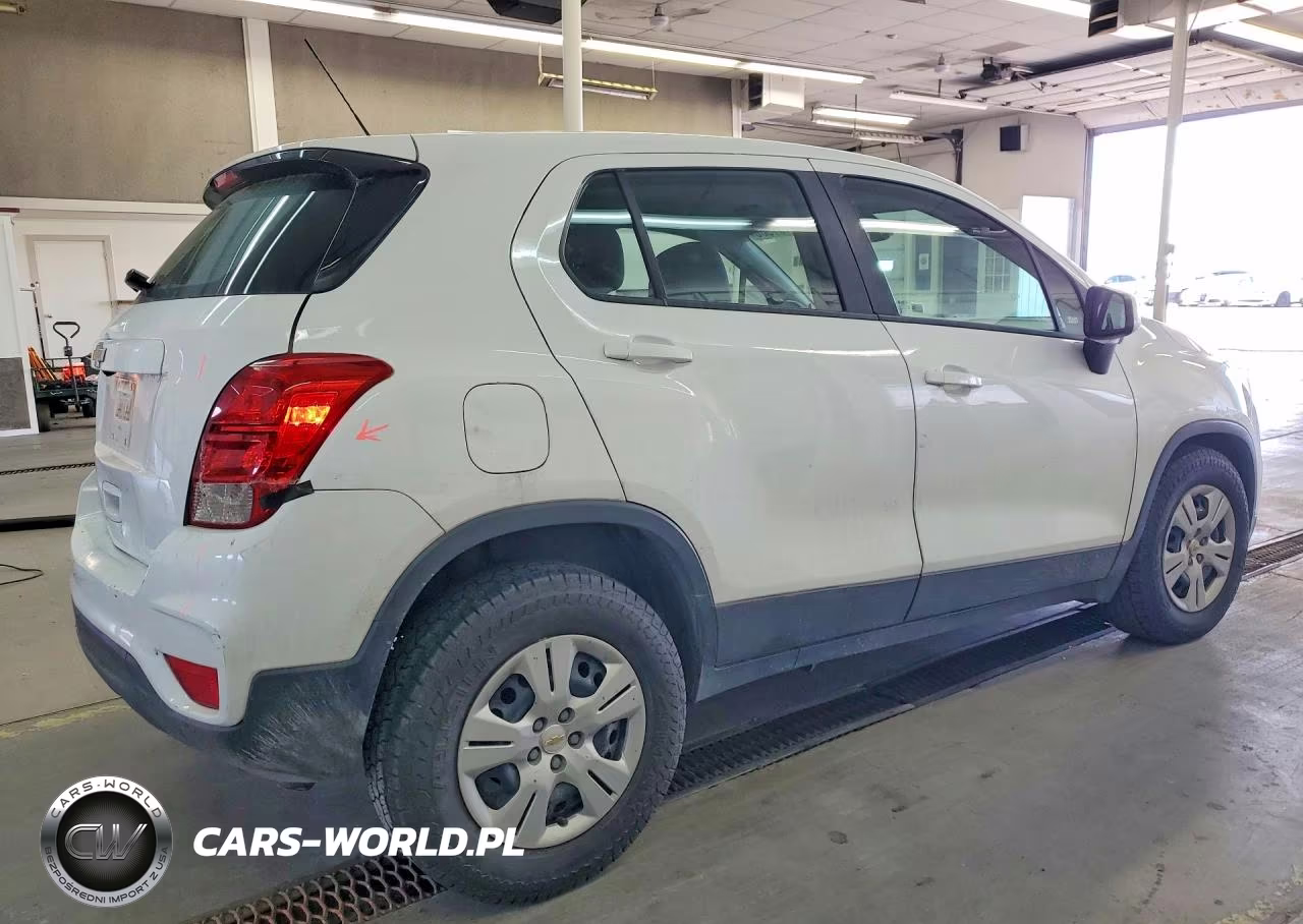 2018 Chevrolet Trax Ls VIN:KL7CJKSB0JB586142 - 3