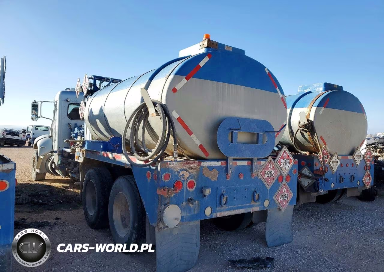 2015 Peterbilt 348 Fuel Truck VIN:2NP3LJ0XXFM263625 - 3