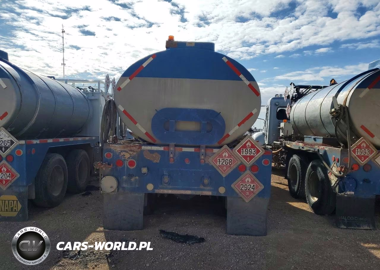 2015 Peterbilt 348 Fuel Truck VIN:2NP3LJ0XXFM263625 - 6