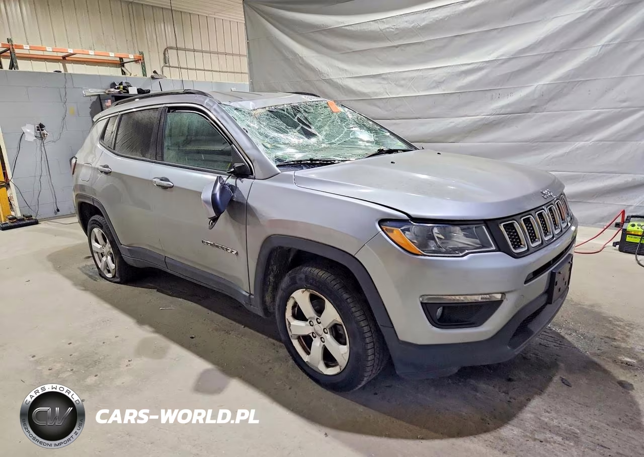 2018 Jeep Compass Latitude VIN:3C4NJDBB2JT270960 - 4