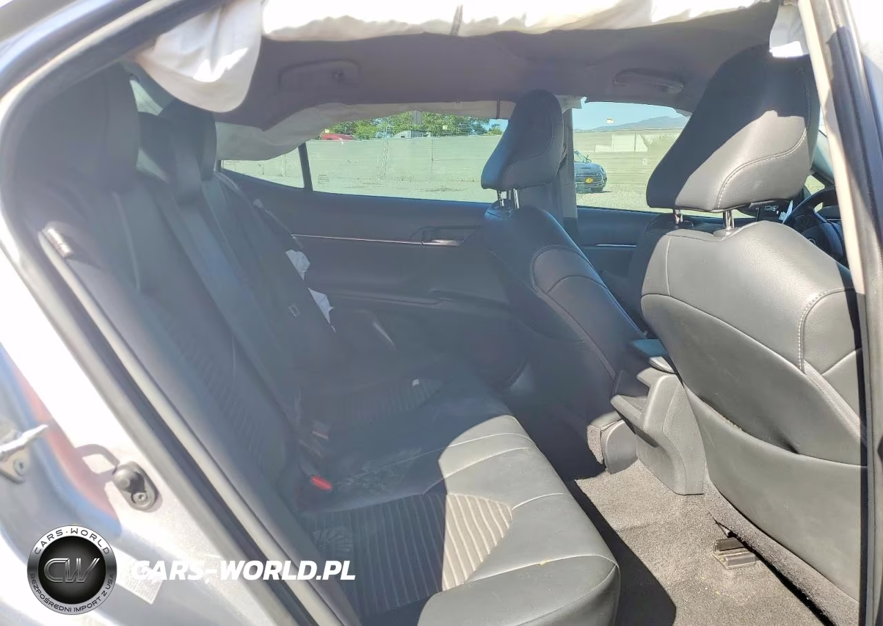 2018 Toyota Camry L VIN:4T1B11HK7JU024058 - 10