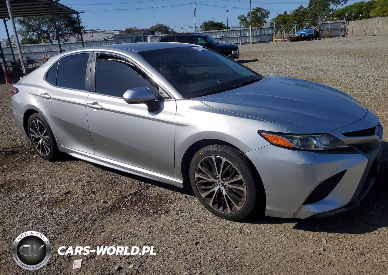 2018 Toyota Camry L VIN:4T1B11HK7JU024058 - 4