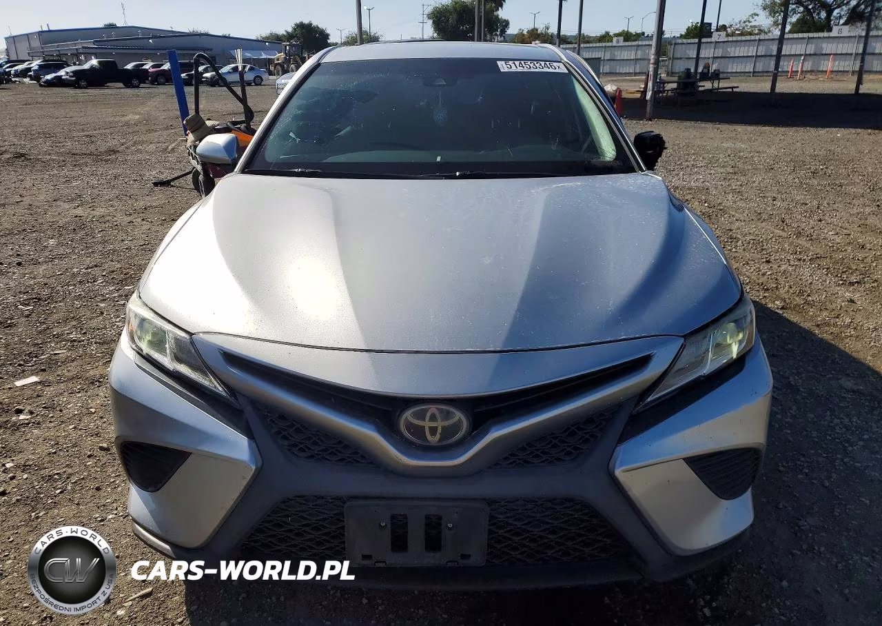 2018 Toyota Camry L VIN:4T1B11HK7JU024058 - 5