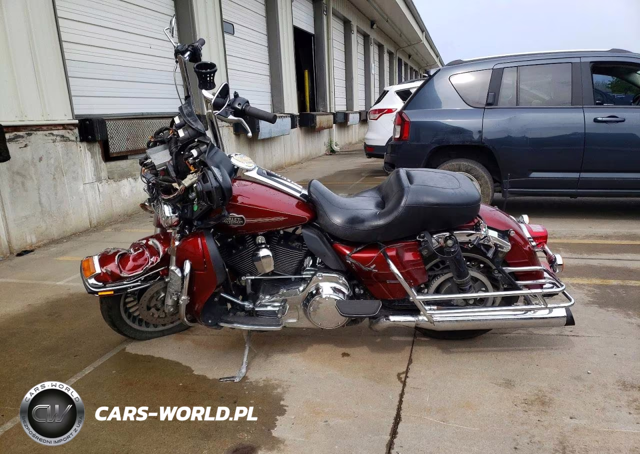 2010 Harley-Davidson Flhtcu VIN:1HD1FC410AB672541 - 3