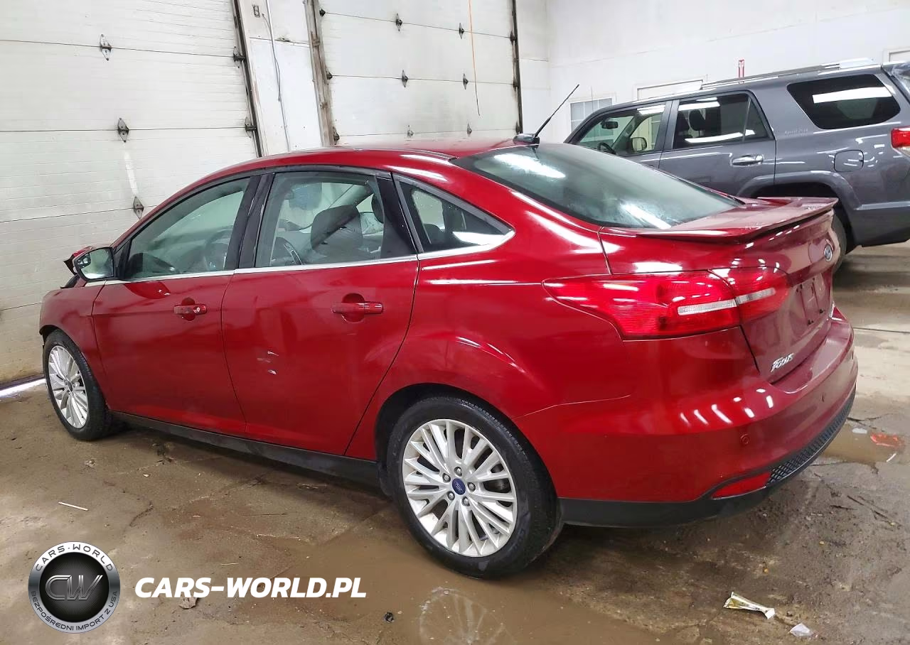 2017 Ford Focus Titanium VIN:1FADP3J21HL313329 - 2