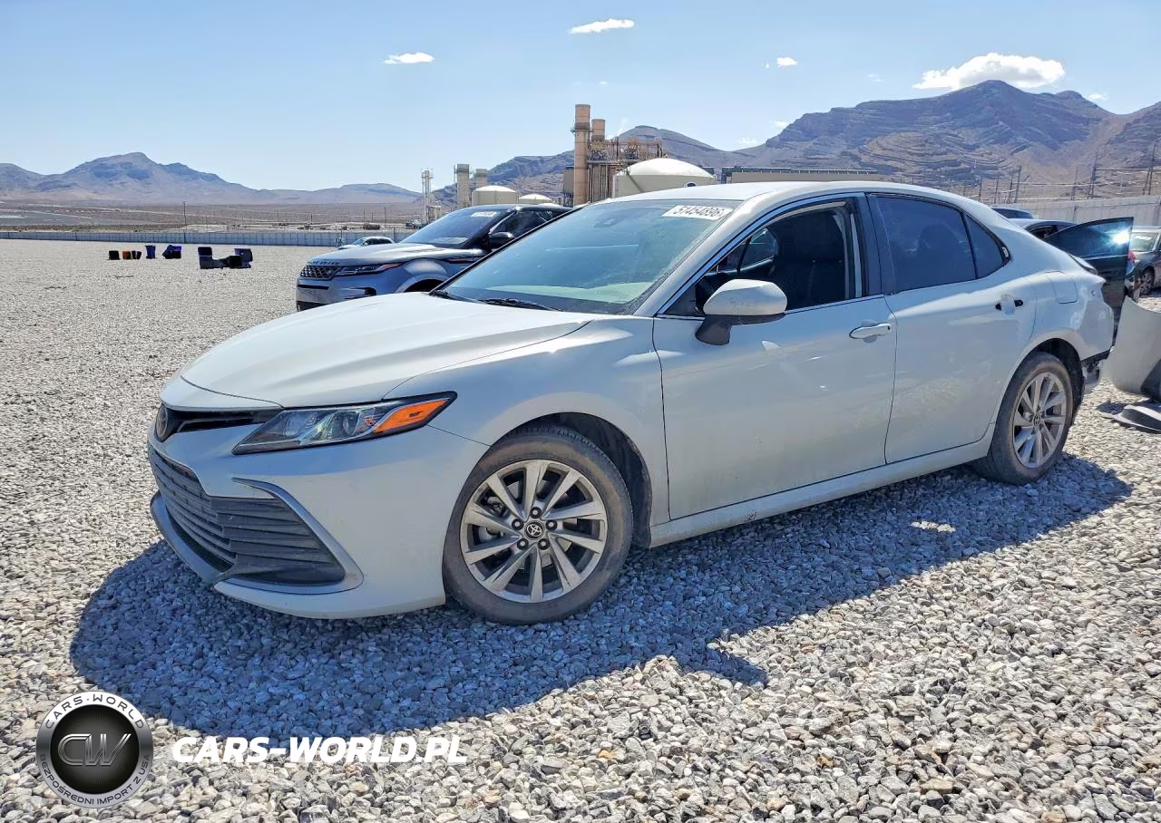 2023 Toyota Camry Le – zdjęcie 1 z 13