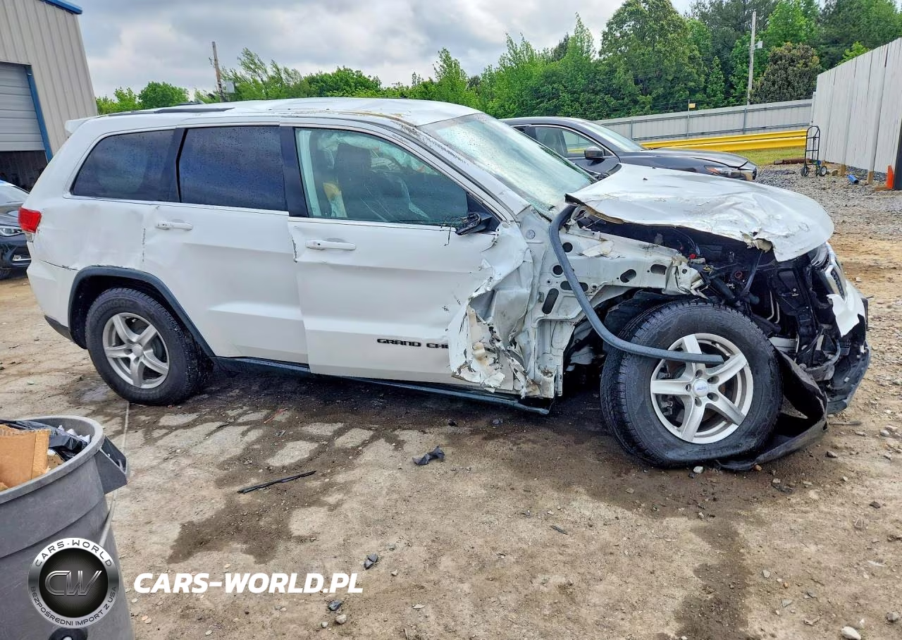 2017 Jeep Grand Cherokee Laredo VIN:1C4RJEAG3HC813758 - 4