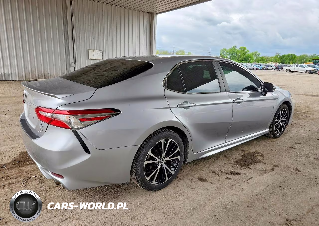 2018 Toyota Camry Se VIN:4T1B11HK4JU627274 - 3