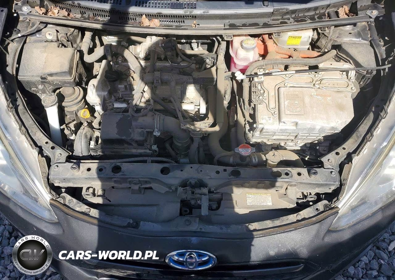 2016 Toyota Prius C Two VIN:JTDKDTB36G1120881 - 11