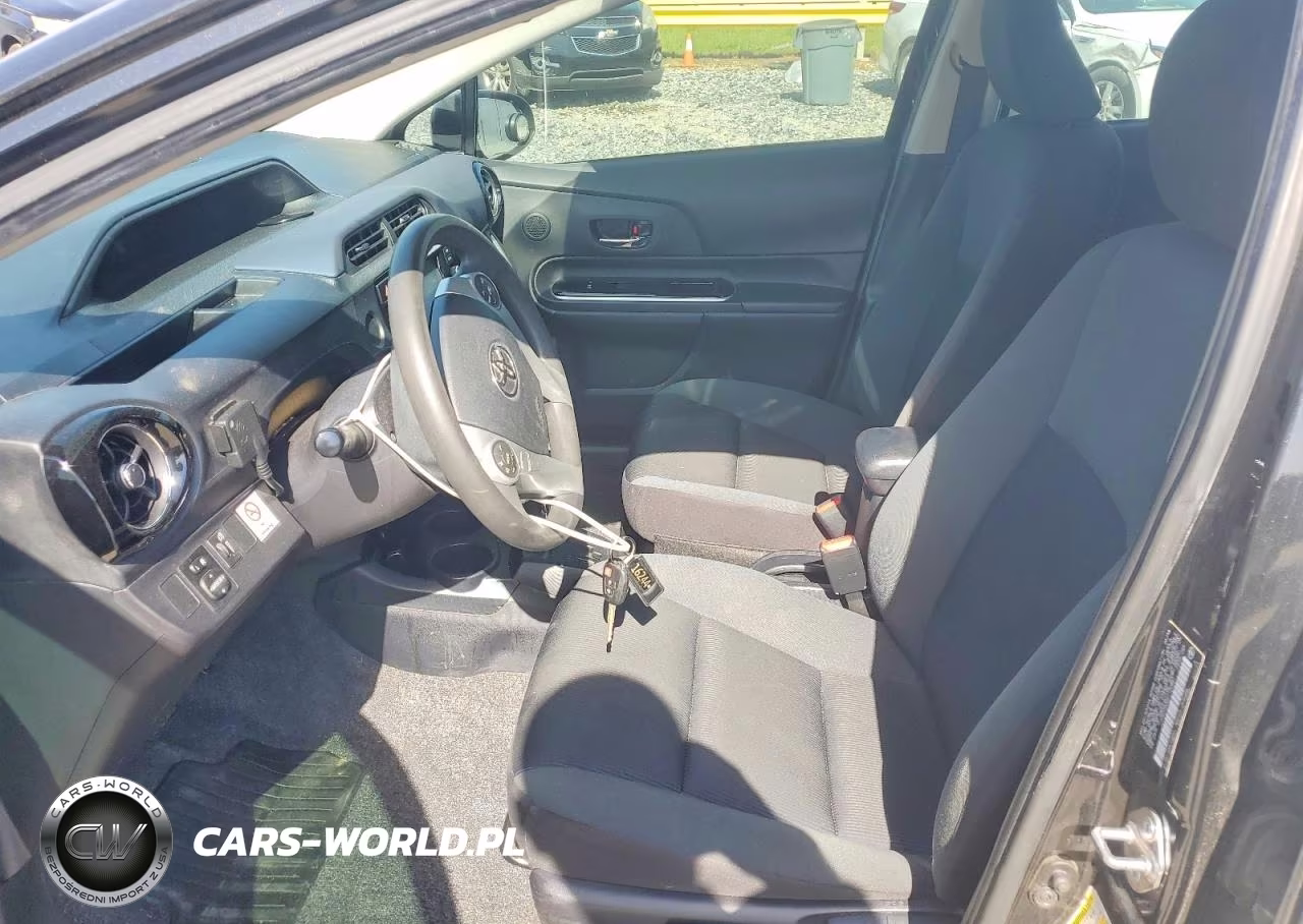 2016 Toyota Prius C Two VIN:JTDKDTB36G1120881 - 7