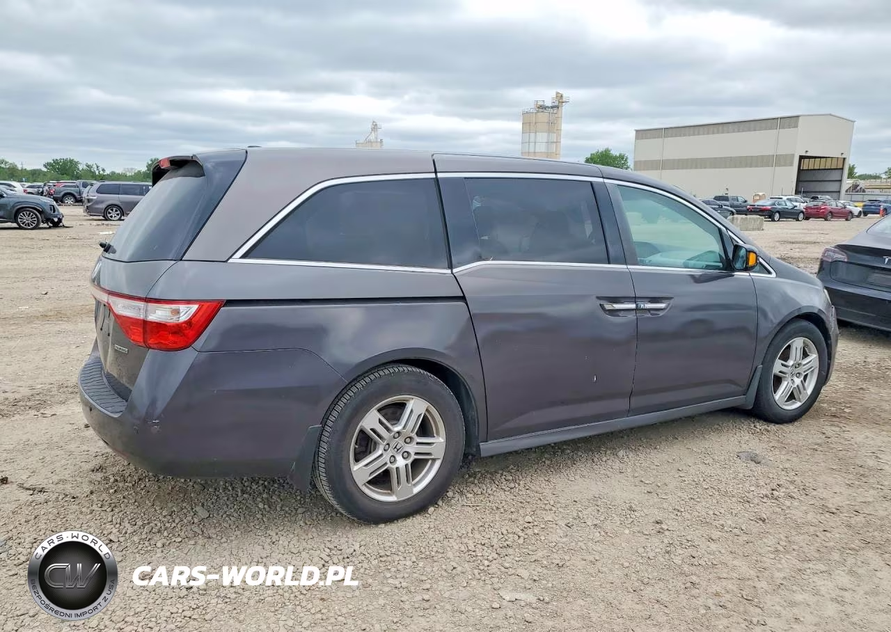2011 Honda Odyssey Touring VIN:5FNRL5H90BB060461 - 3