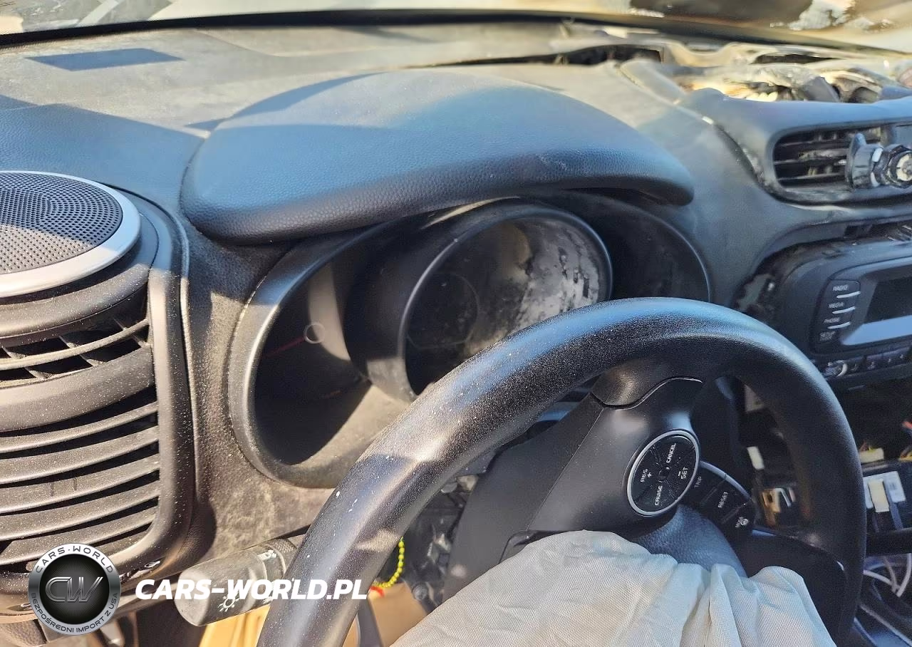 2014 Kia Soul + VIN:KNDJP3A50E7037673 - 9