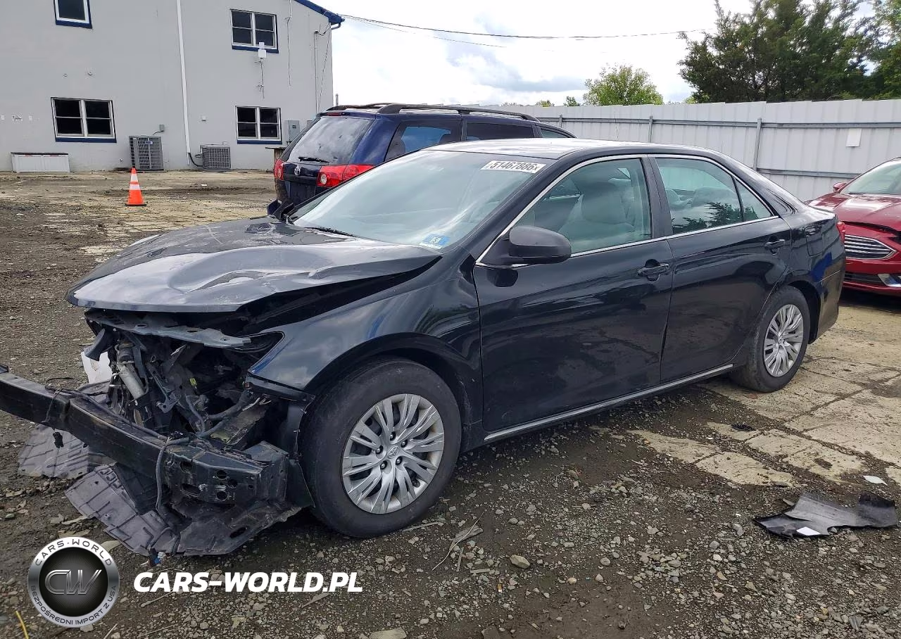 2014 Toyota Camry Le – zdjęcie 1 z 13