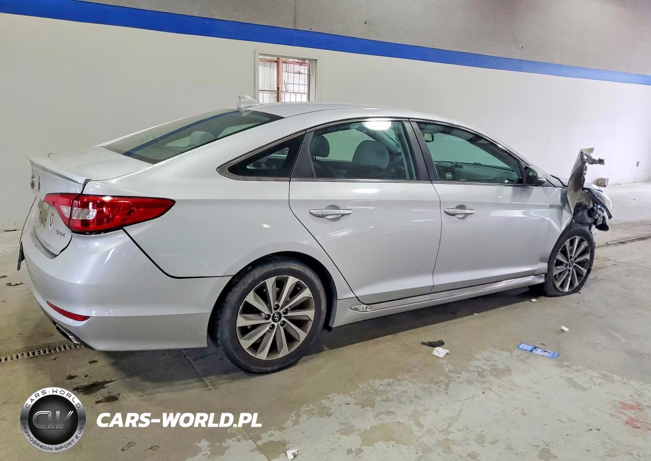 2015 Hyundai Sonata Sport VIN:5NPE34AF2FH159220 - 3