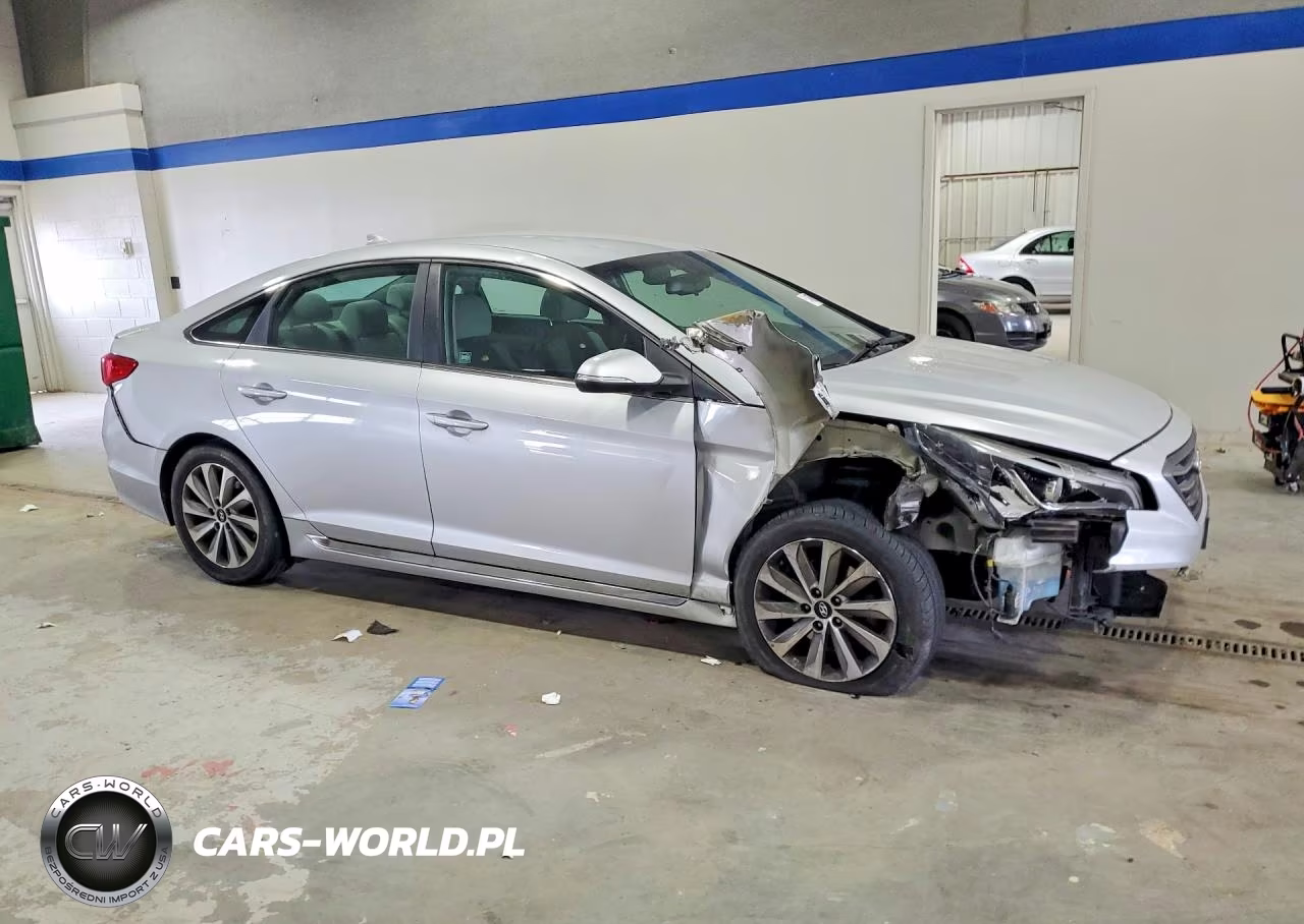 2015 Hyundai Sonata Sport VIN:5NPE34AF2FH159220 - 4
