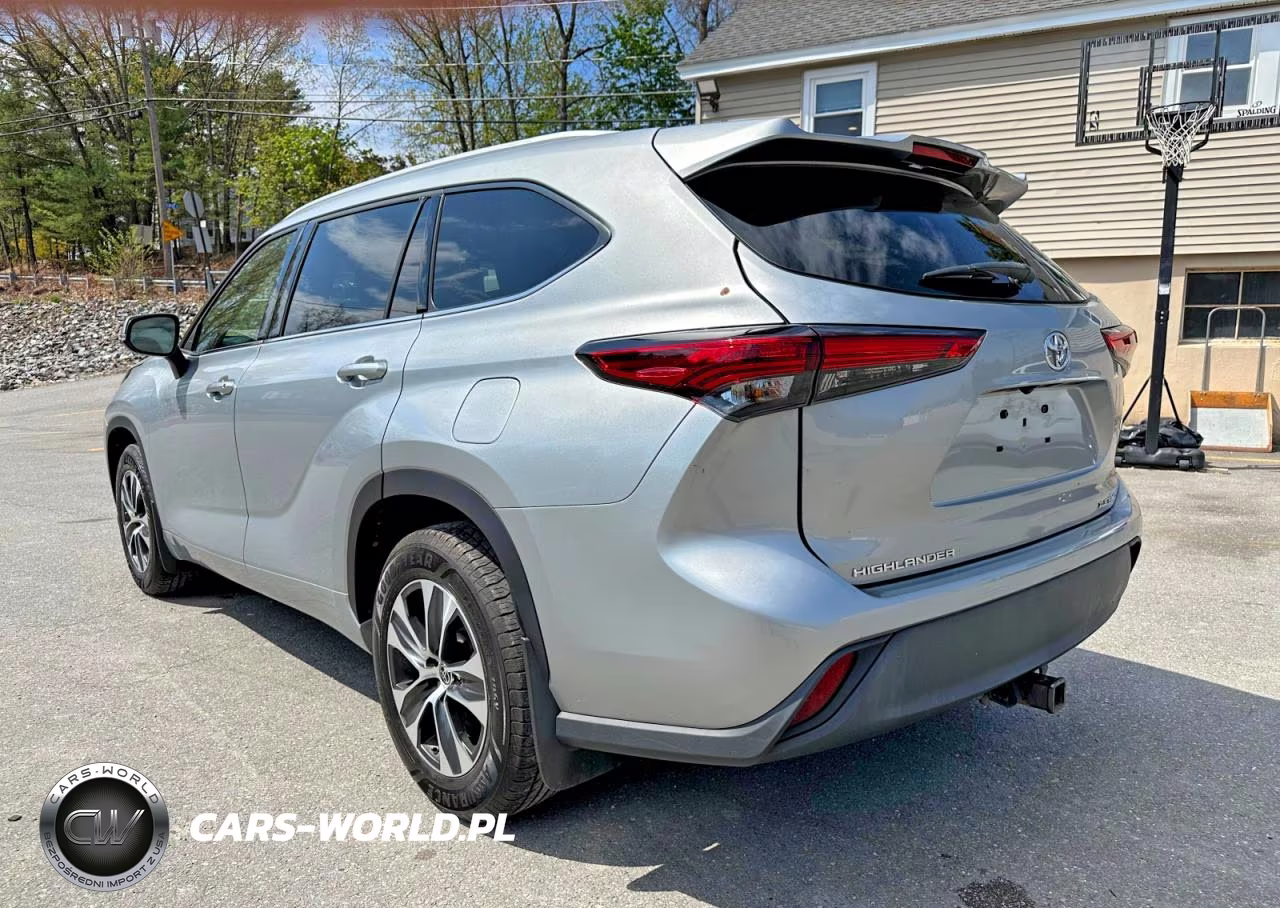 2022 Toyota Highlander Xle VIN:5TDHZRBH7NS165354 - 2