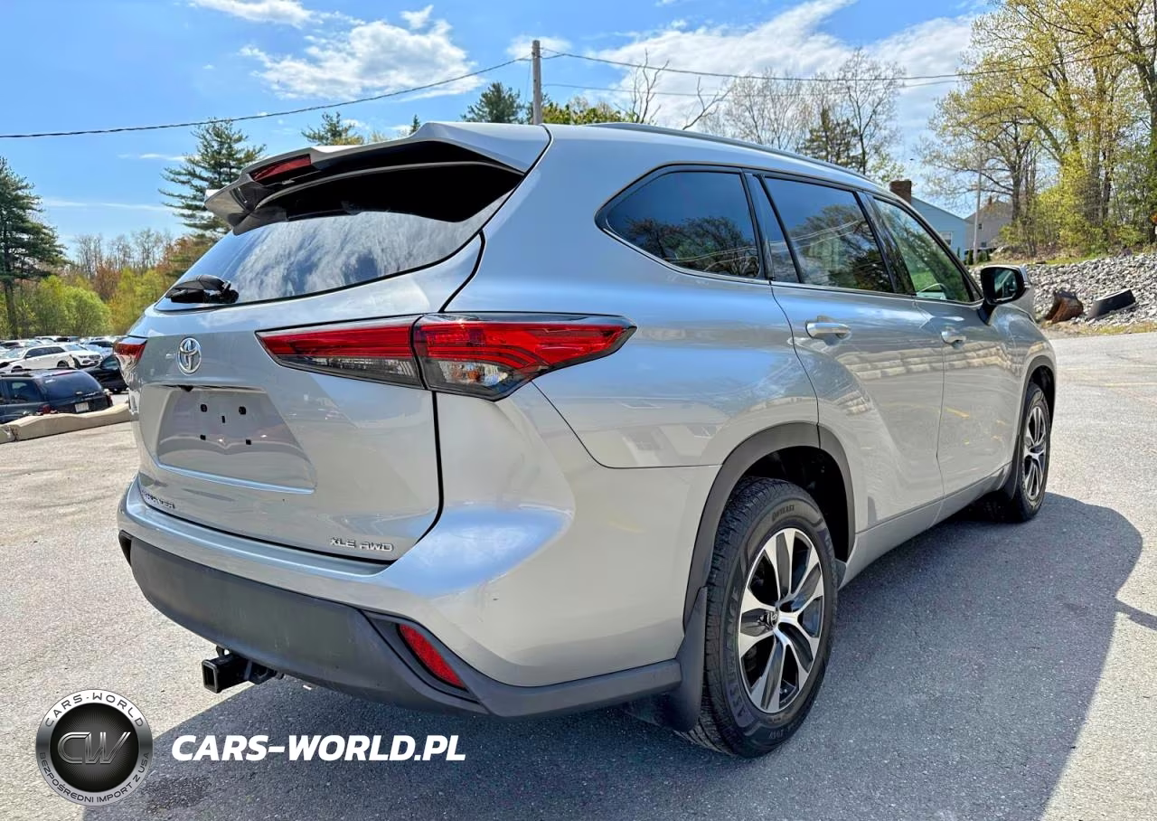 2022 Toyota Highlander Xle VIN:5TDHZRBH7NS165354 - 3