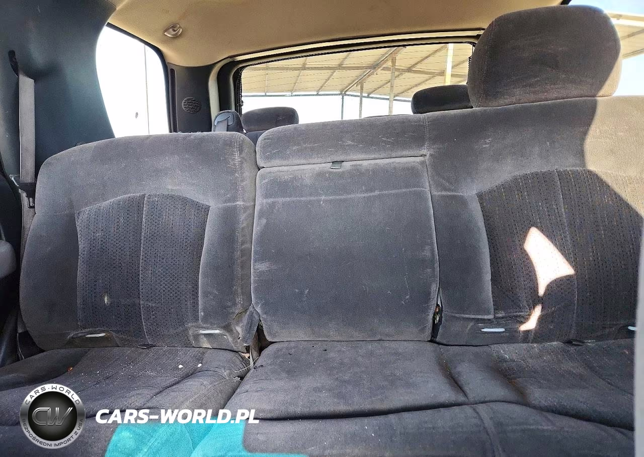 2002 Chevrolet Tahoe C1500 VIN:1GNEC13T22J168090 - 10