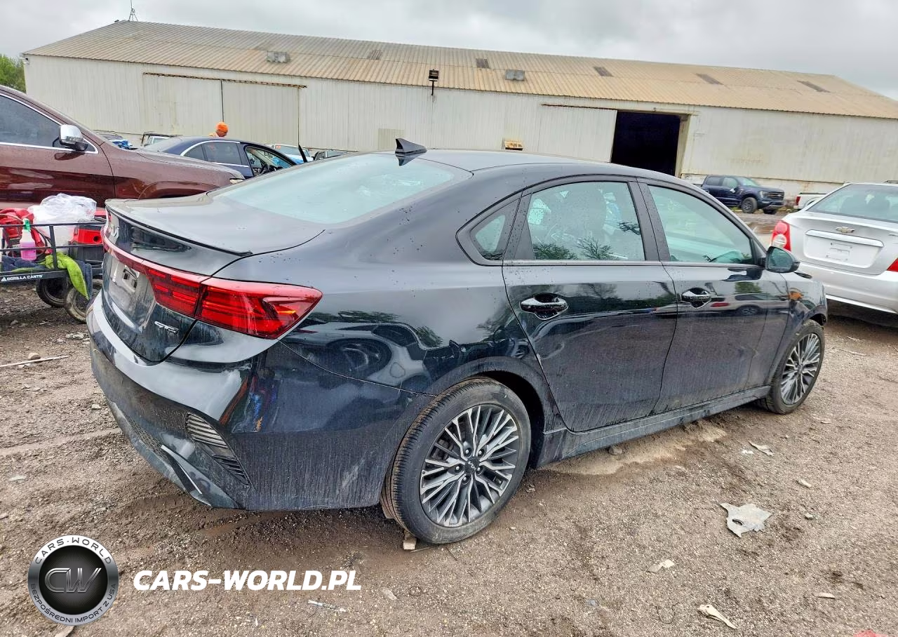 2023 Kia Forte Gt Line VIN:3KPF54AD4PE627791 - 3