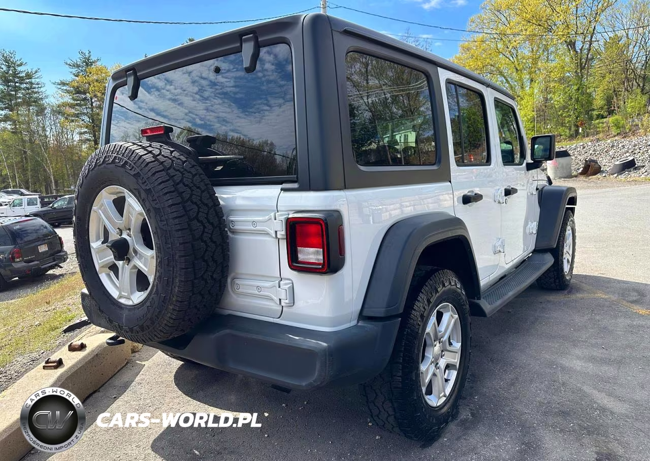 2018 Jeep Wrangler Unlimited Sport VIN:1C4HJXDG5JW162480 - 3