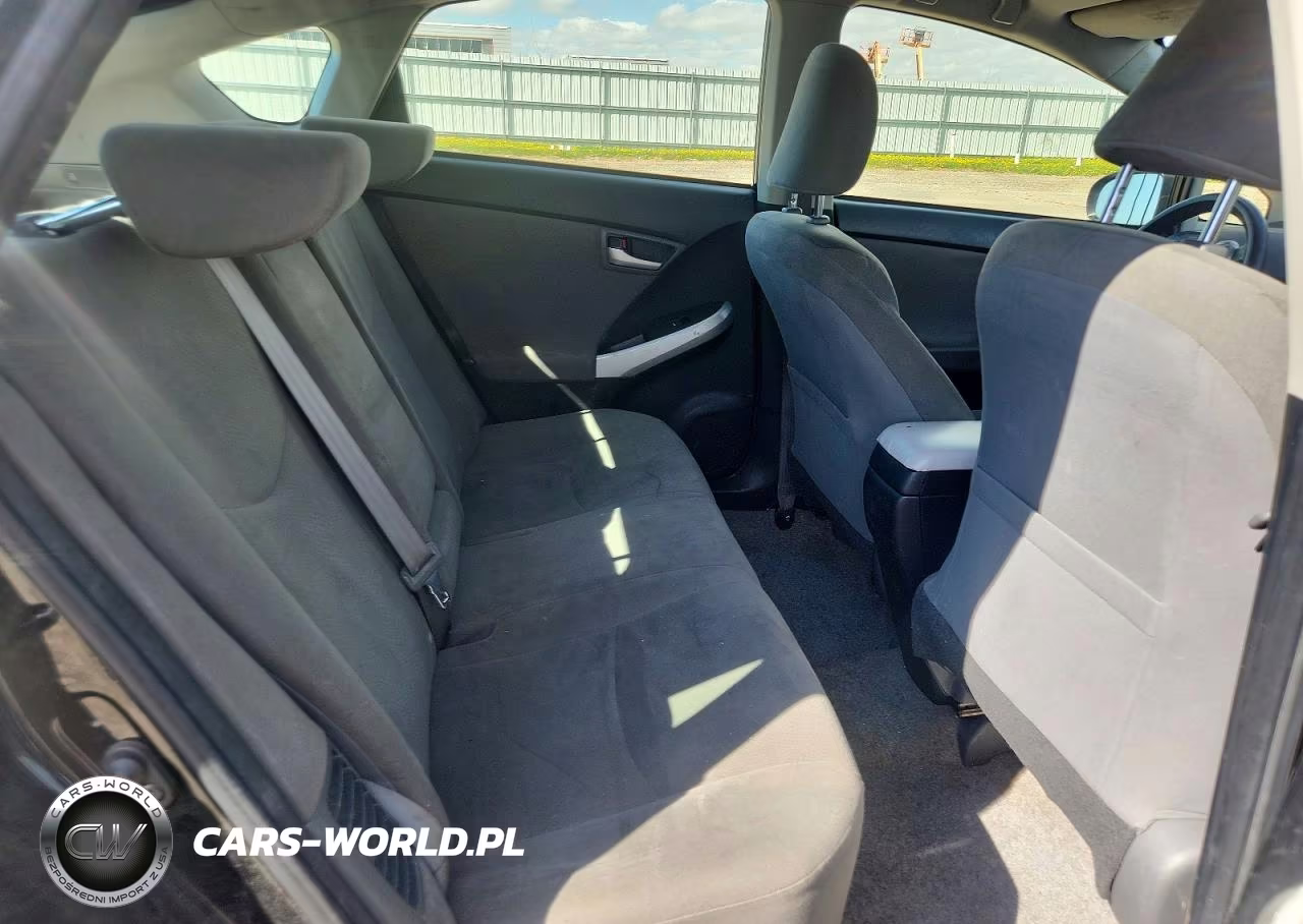 2014 Toyota Prius Two VIN:JTDKN3DU6E0365301 - 10