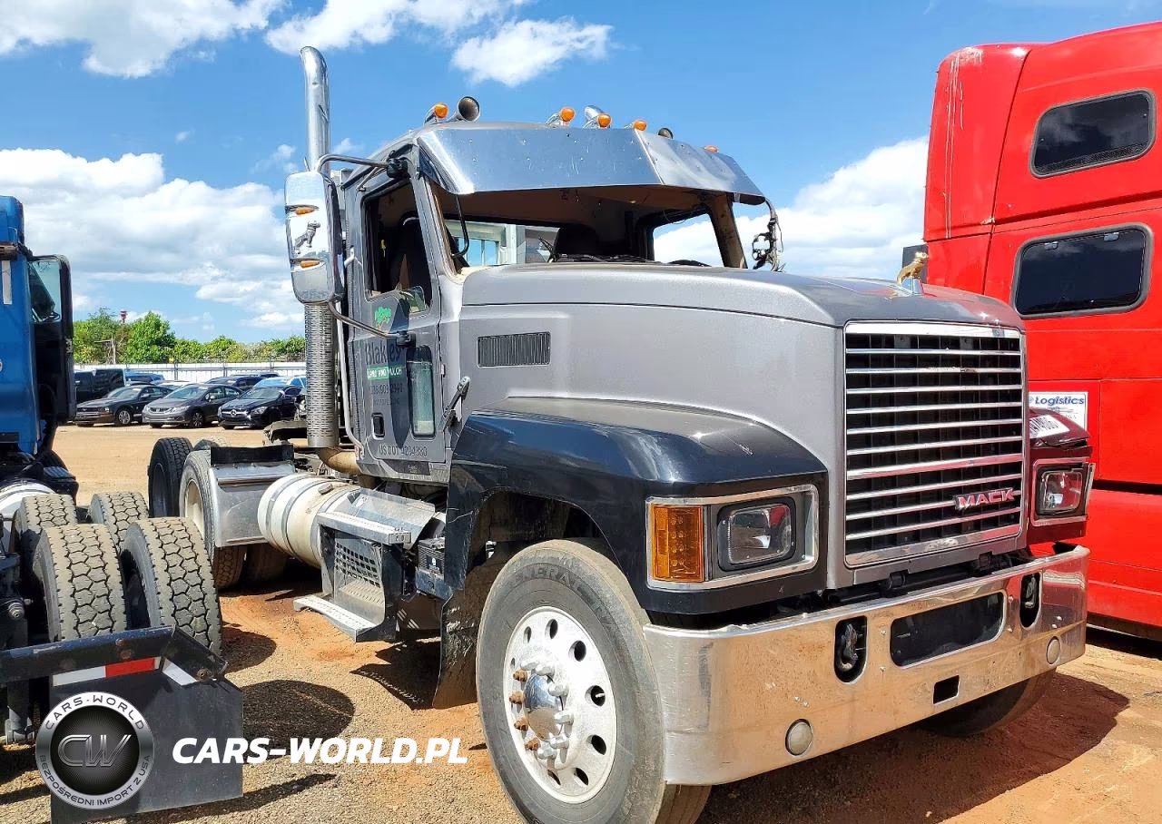 2020 Mack Pinnacle Semi Truck