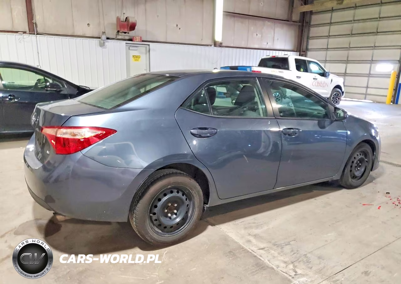 2018 Toyota Corolla Le VIN:2T1BURHE0JC978409 - 3