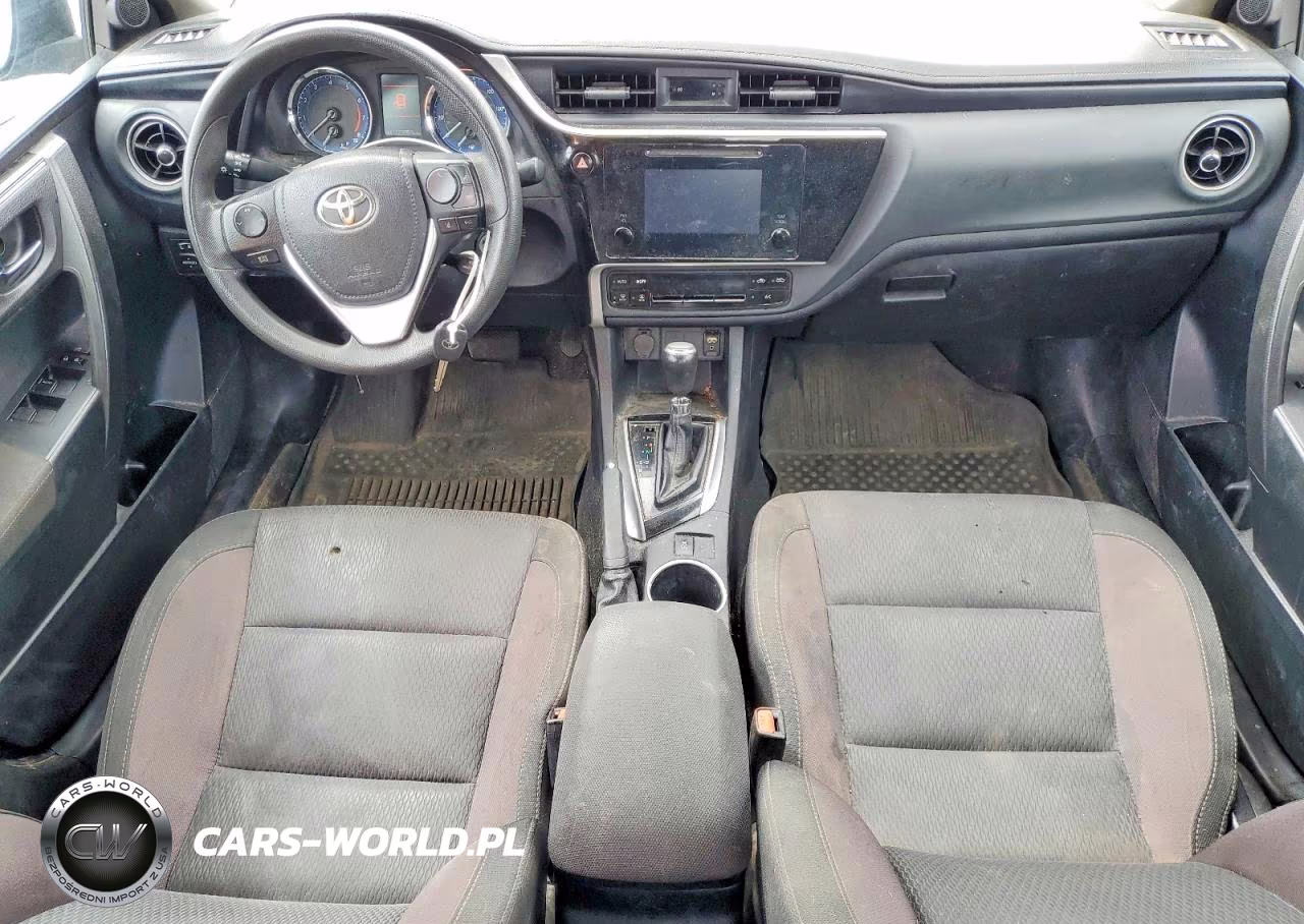 2018 Toyota Corolla Le VIN:2T1BURHE0JC978409 - 8