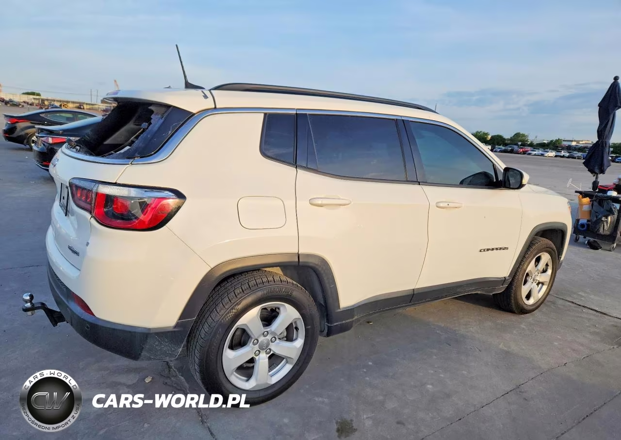2018 Jeep Compass Latitude VIN:3C4NJDBB2JT337105 - 3