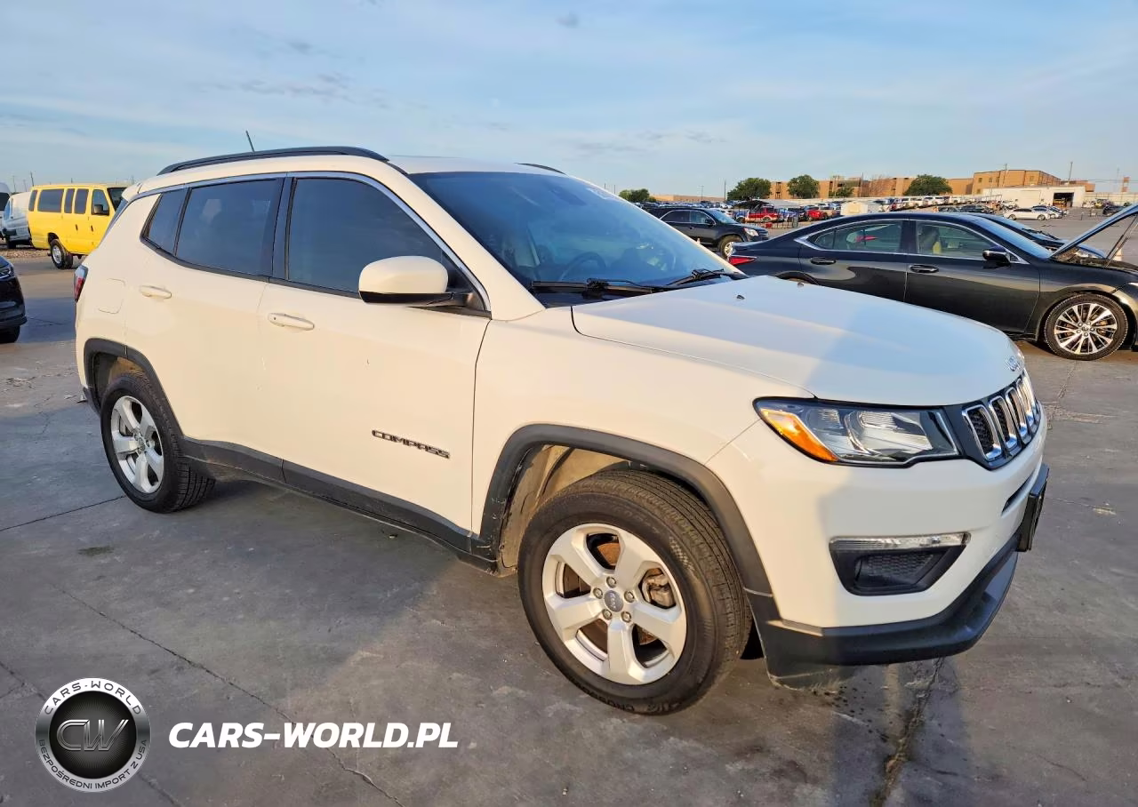 2018 Jeep Compass Latitude VIN:3C4NJDBB2JT337105 - 4