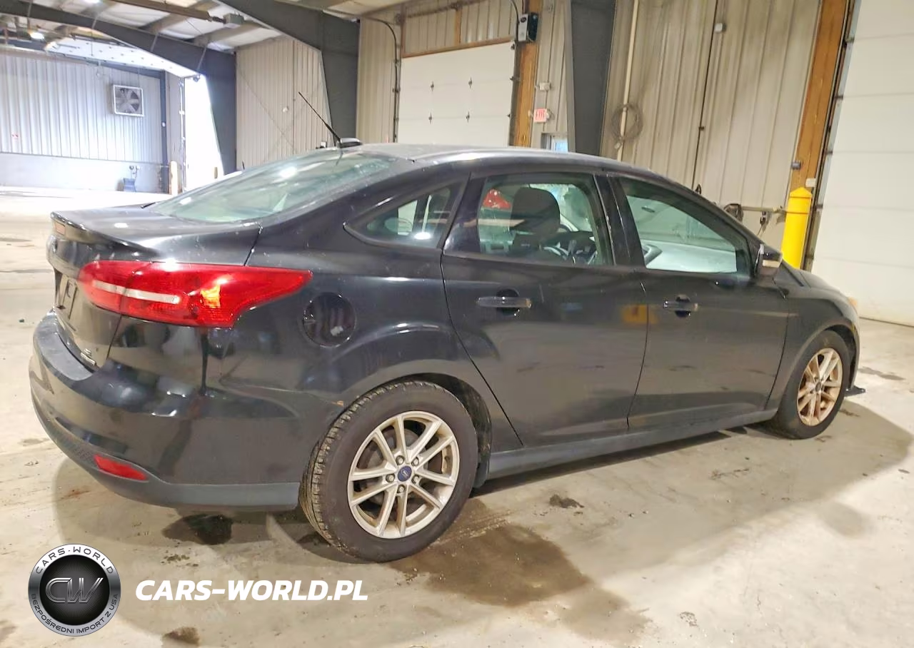 2015 Ford Focus Se VIN:1FADP3F25FL217449 - 3