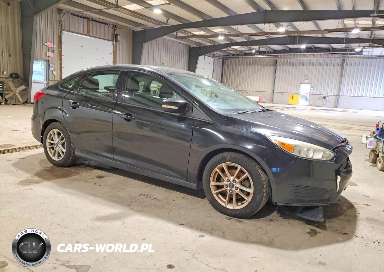 2015 Ford Focus Se VIN:1FADP3F25FL217449 - 4