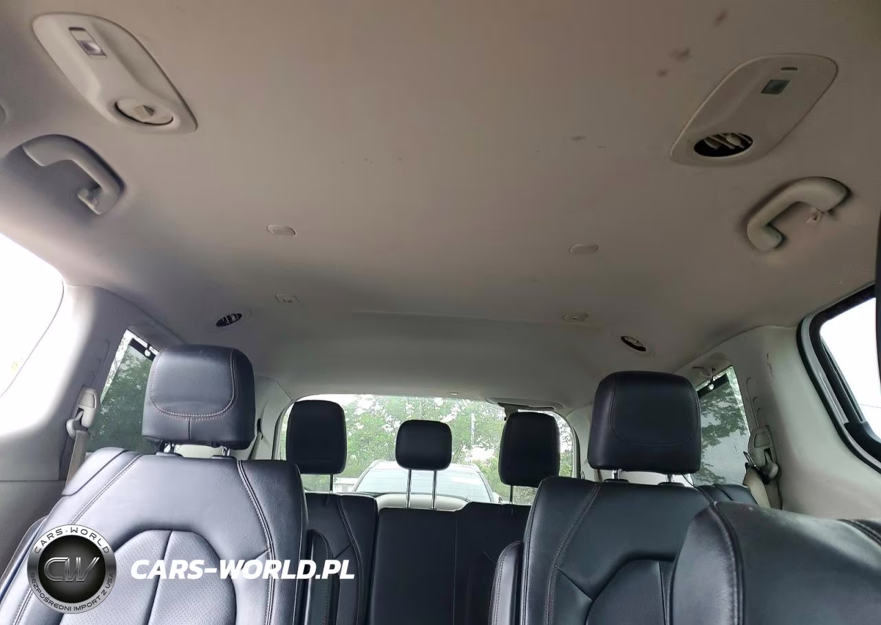 2019 Chrysler Pacifica Touring L VIN:2C4RC1BGXKR539930 - 10