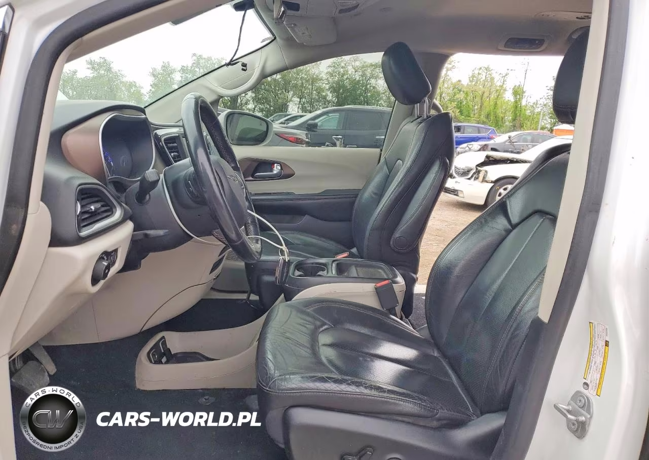 2019 Chrysler Pacifica Touring L VIN:2C4RC1BGXKR539930 - 7